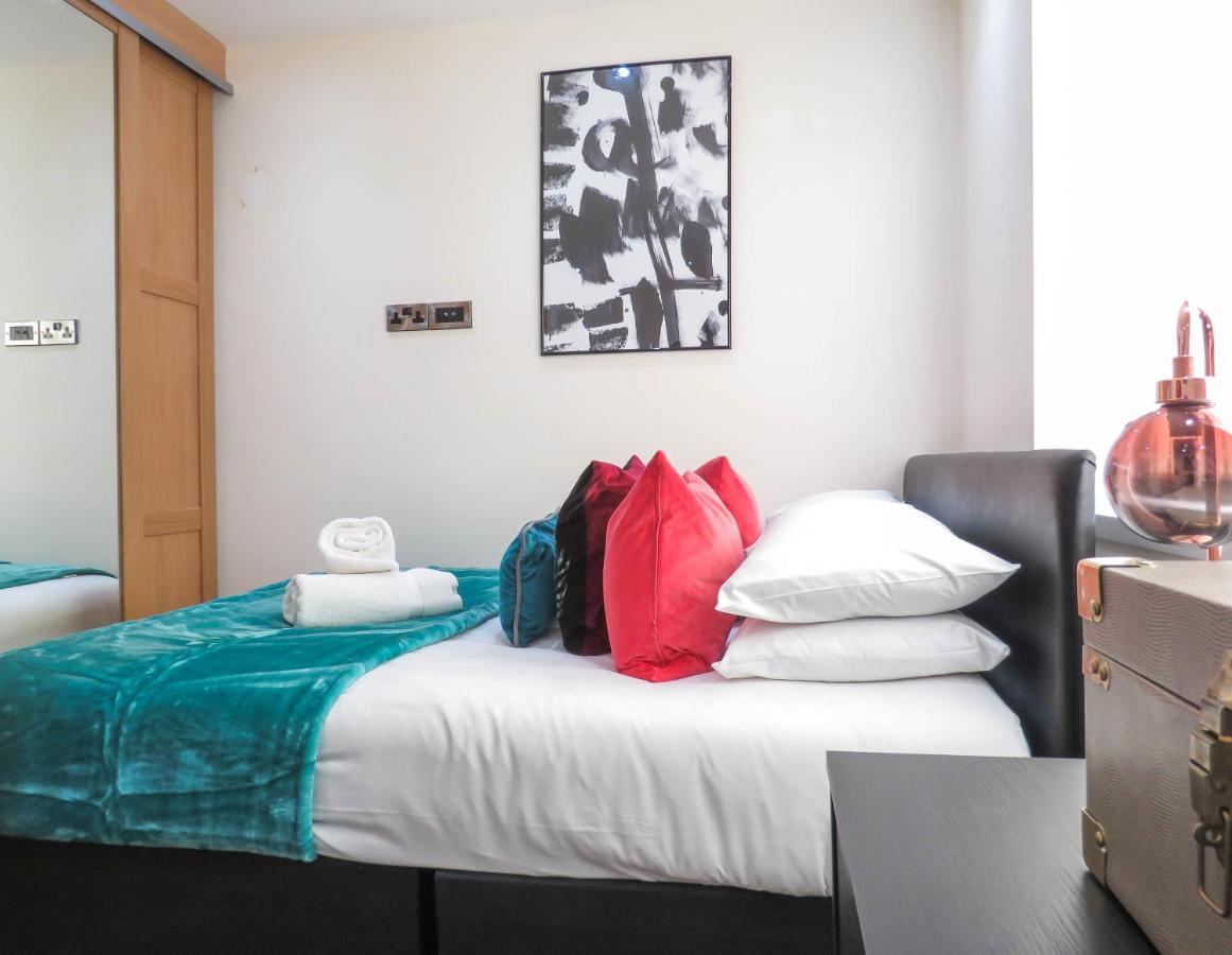 Tudors Esuites Four Bedroom House Бірмінгем Екстер'єр фото