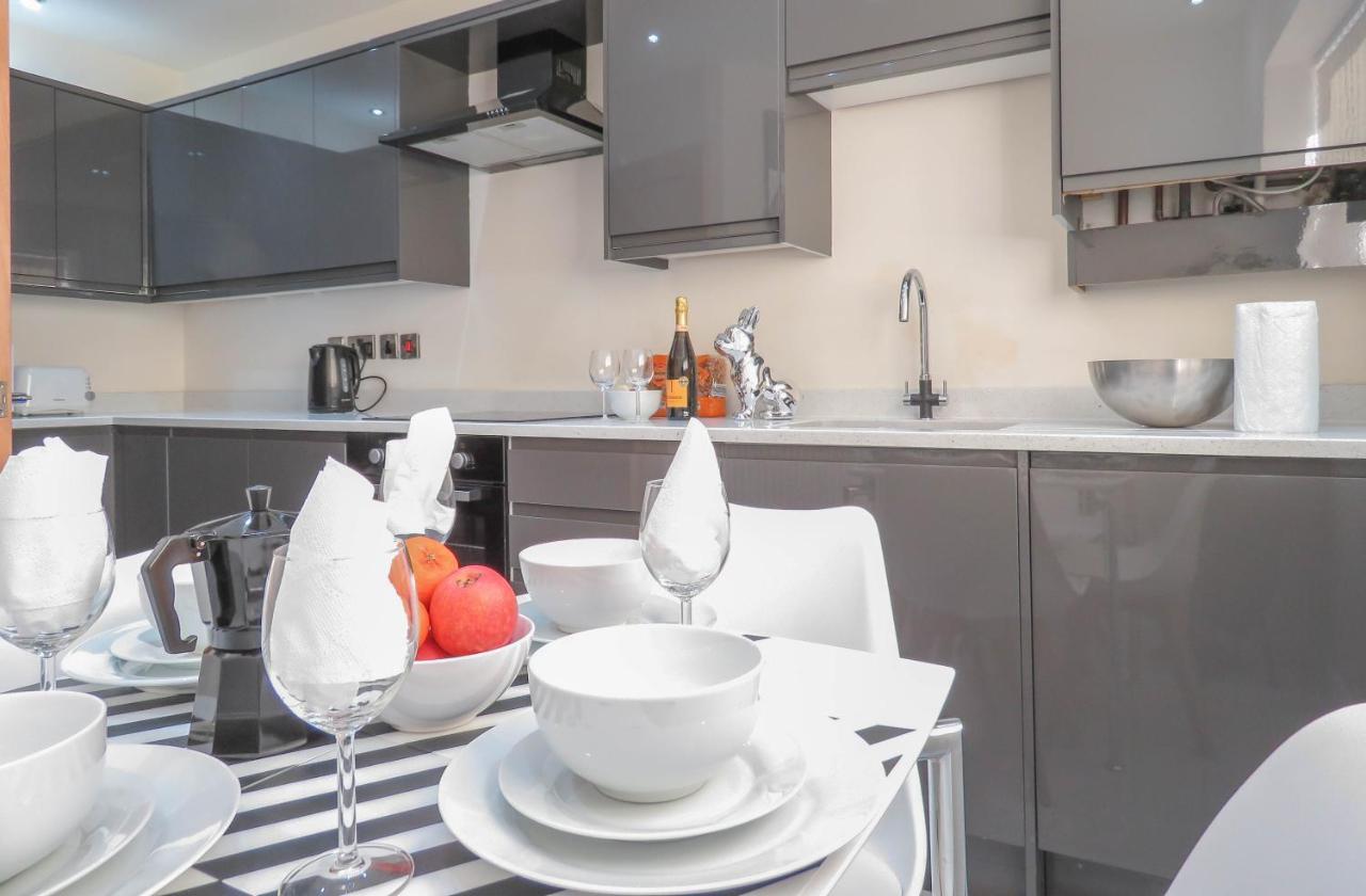 Tudors Esuites Four Bedroom House Бірмінгем Екстер'єр фото