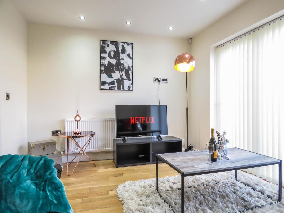 Tudors Esuites Four Bedroom House Бірмінгем Екстер'єр фото